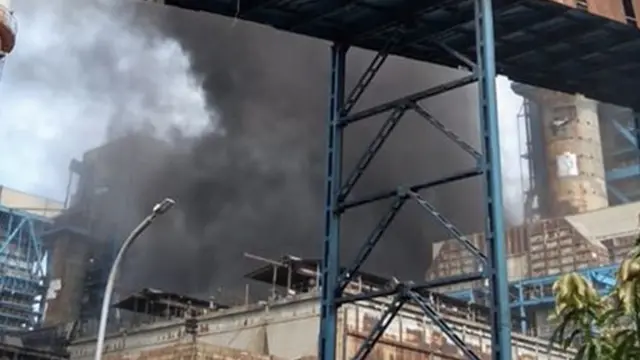 ఘటన స్థలంలో ఎగసిపడుతున్న పొగలు