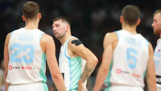 Luka Dončić sa saigračima