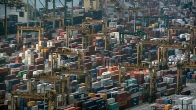 சிங்கப்பூரில் 70 ரூபாய் லஞ்சம் பெற்றவர்களுக்கு சிறைத்தண்டனை