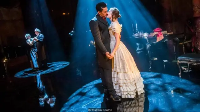 Həqiqi Şahzadə Alexandranın Lucien Bonaparte-la nişanı təxirə salınır və o, bir neçə kitab yazır