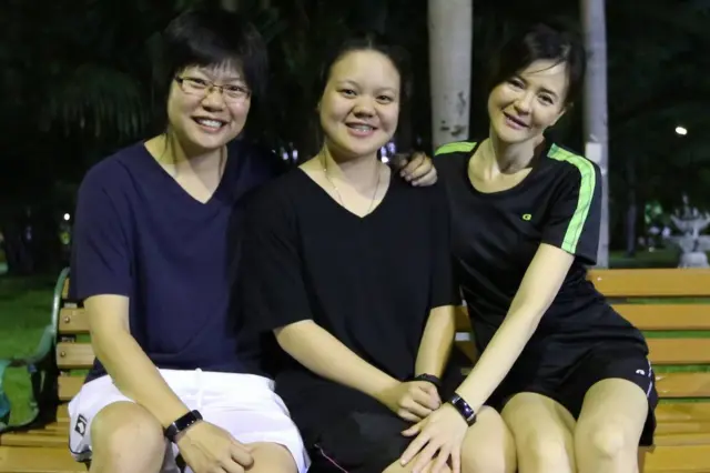 "คนอื่นก็มีพ่อแม่ หนูก็มี แต่ถึงจะไม่เหมือนคนอื่น ก็มีความสุขที่กลับมาเจอ ครอบครัวของหนูก็คือสองคนนี้" น.ส.ชมชนก ตังคโนภาส ลูกสาว