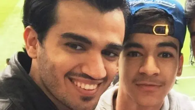 খালিদ আল-জাবরি (বাঁয়ে) বিশ্বাস করেন তার ভাই ওমরকে (ডানে) সৌদি রাষ্ট্রই জিম্মি করেছে