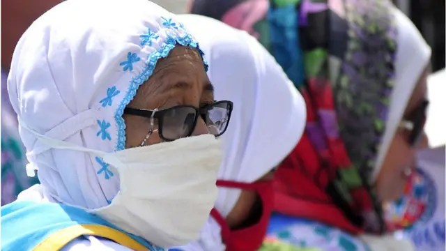 Obinrin kan bo imu rẹ lati daabo bo ara rẹ