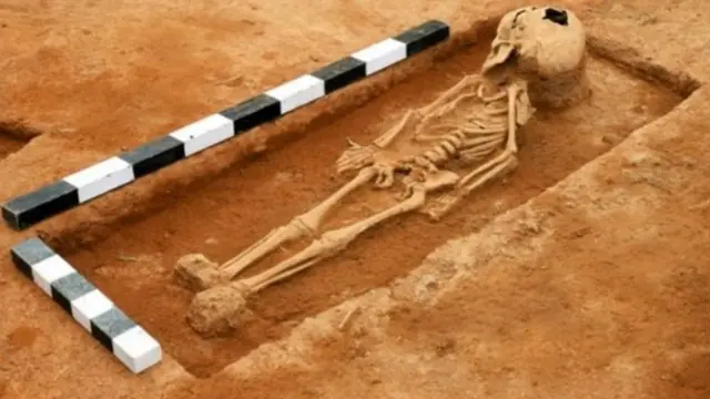 கொந்தகை பகுதியில் கிடைத்த இரு முழுமையான எலும்புக் கூடுகள்