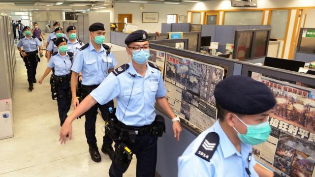 香港警察進入將軍澳《蘋果日報》報社執行搜查（10/8/2020）