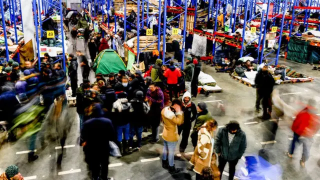 На складе было хотя бы не так холодно