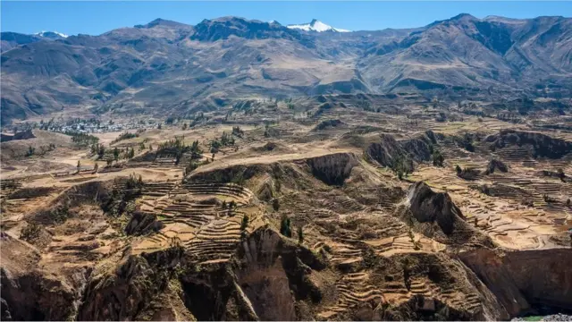 Colca Canyon yang dramatis di Peru selatan dua kali lebih dalam dari Grand Canyon