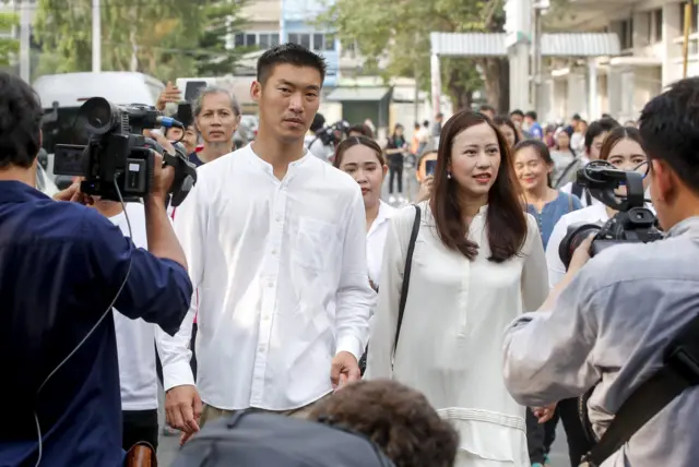 ธนาธร และภรรยาในวันเลือกตั้ง 24 มี.ค. 2562