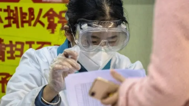 广东广州的药房工作人员