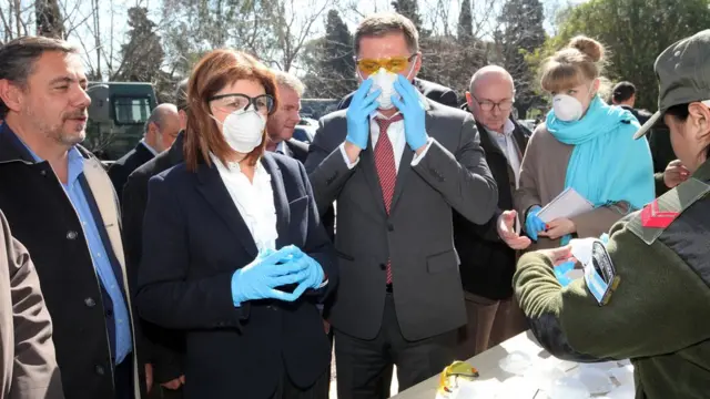 فيوكتسوف وبولريش أثناء عملية إحراق المخدرات