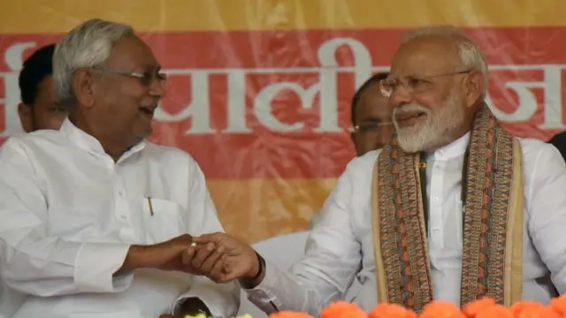 नरेंद्र मोदी के साथ नीतीश कुमार