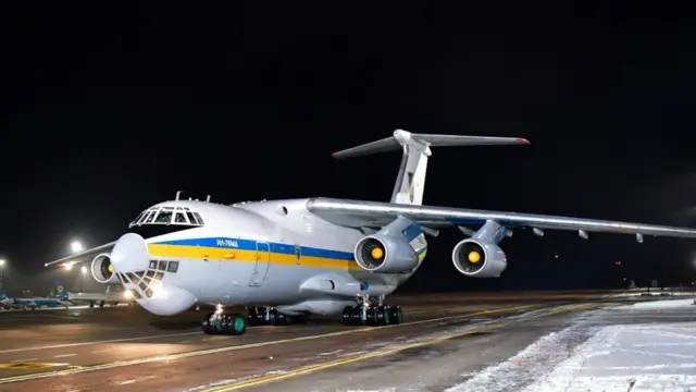 літак з експертами