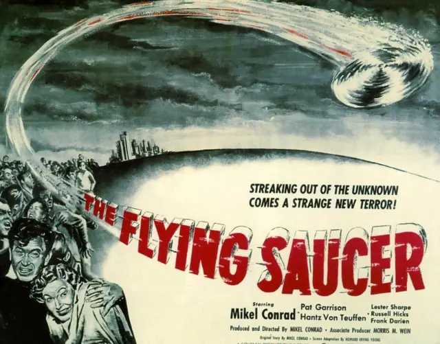 Prvi film u kojem se pojavio leteći tanjir je bio nezavisni, niskobudžetni film Leteći tanjir (1950)