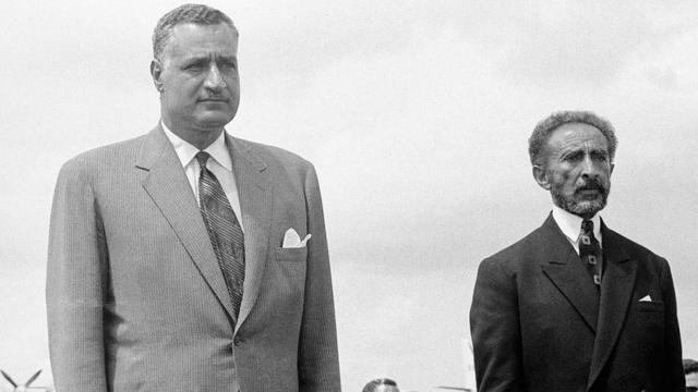 هايلا سيلاسي امبراطور إثيوبيا (على اليمين) والرئيس المصري عبد الناصر.