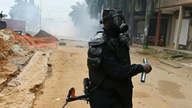 Ivorian anti-riot police prepare to disperse opposition supporters in Blockhauss, Abidjan, on October 31, 2020.