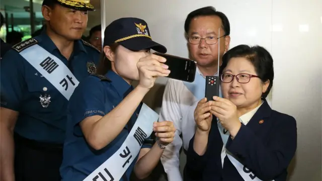 불법촬영 현장 점검하는 정 장관