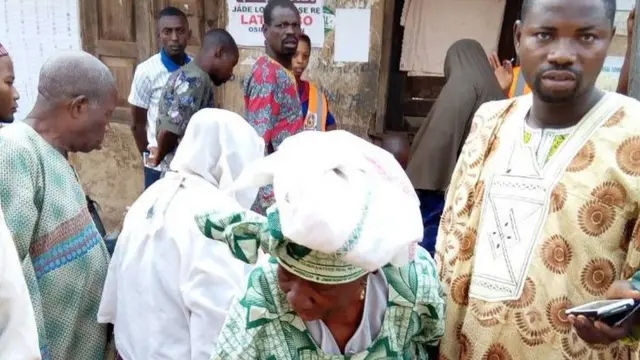 Awọn agbalagba naa kopa ninu idibo yi