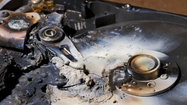 hard drive destrozado