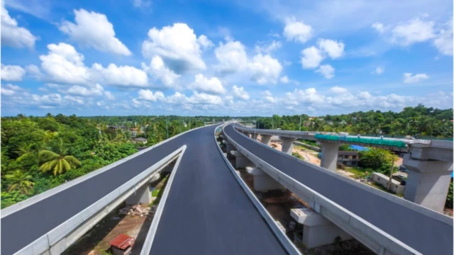 ඉදිවෙමින් පවතින කඩවත - කෙරවලපිටිය මාර්ගය