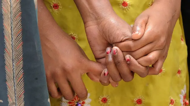 बच्चों के हाथ