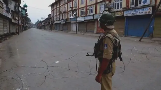 कश्मीर, कर्फ्यू