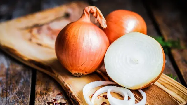 'வெங்காய விலையை கட்டுப்படுத்த அமைச்சர் செல்லூர் ராஜூ சொல்லும் யோசனை'