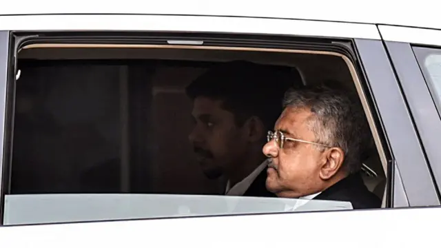 तुषार मेहता सुप्रीम कोर्टात जाताना