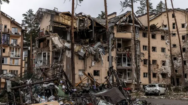 Prédio destruído na Ucrânia após ataque