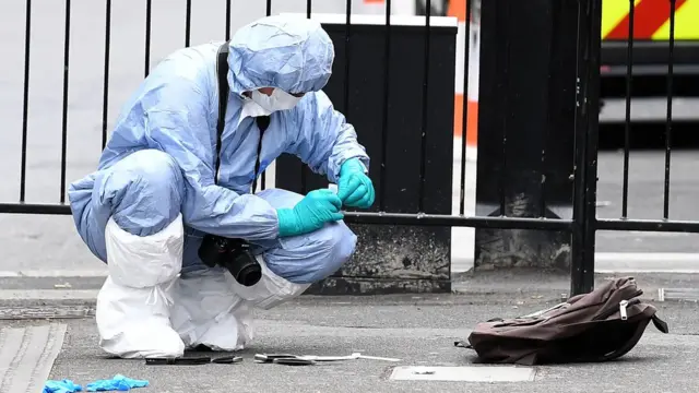 На месте задержания лежали два ножа и рюкзак