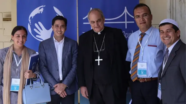 Nancy Falcón, directora del Centro de Diálogo Intercultural Alba de Argentina (en la imagen, a la izquierda)