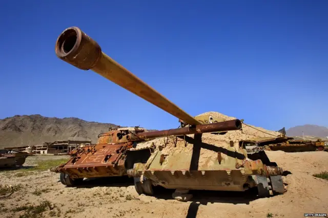 2009 में रूस के टैंकों से जवानों को दी जा रही ट्रेनिंग, अफ़ग़ानिस्तान