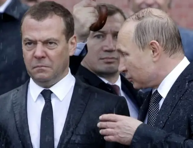 दिमित्री मेद्वेदेव राष्ट्रपति पुतिन के साथ