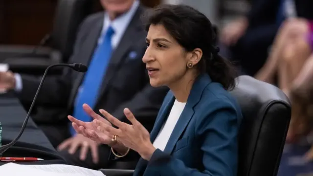 Lina Khan, jefa de la Comisión Federal de Comercio.
