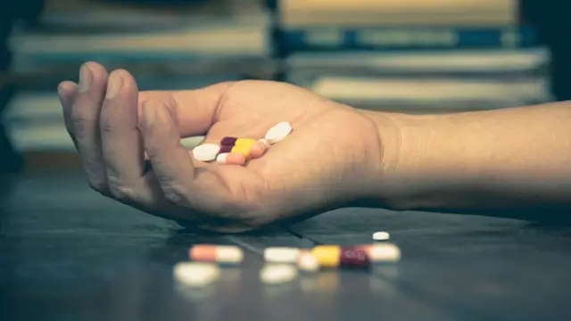 Rus sargish porno video onlayn Kitana va Sub-Zero bilan jinsiy aloqa