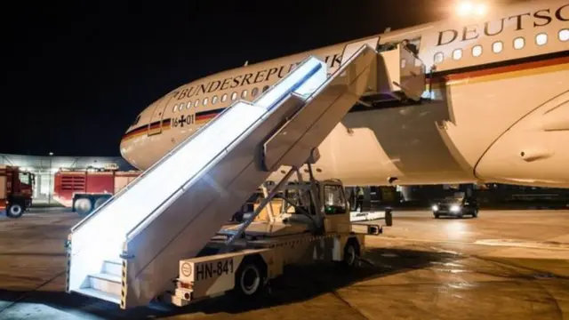 Byabaye ngombwa ko Madamu Merkel arara muri hoteli iri mu mujyi wa Bonn, mu burengerazuba bw'Ubudage