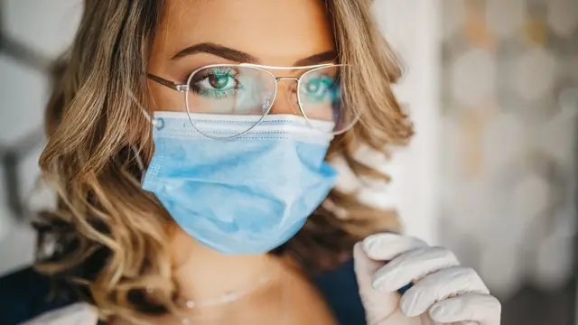 கொரோனா வைரஸ்: தளர்த்தப்படும் கட்டுப்பாடுகள், வெற்றி அடைந்த மருத்துவ சோதனை - 10 தகவல்கள்