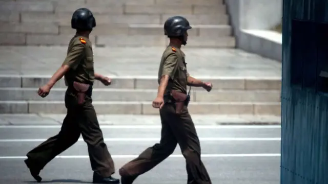 판문점에서의 북한 군인들