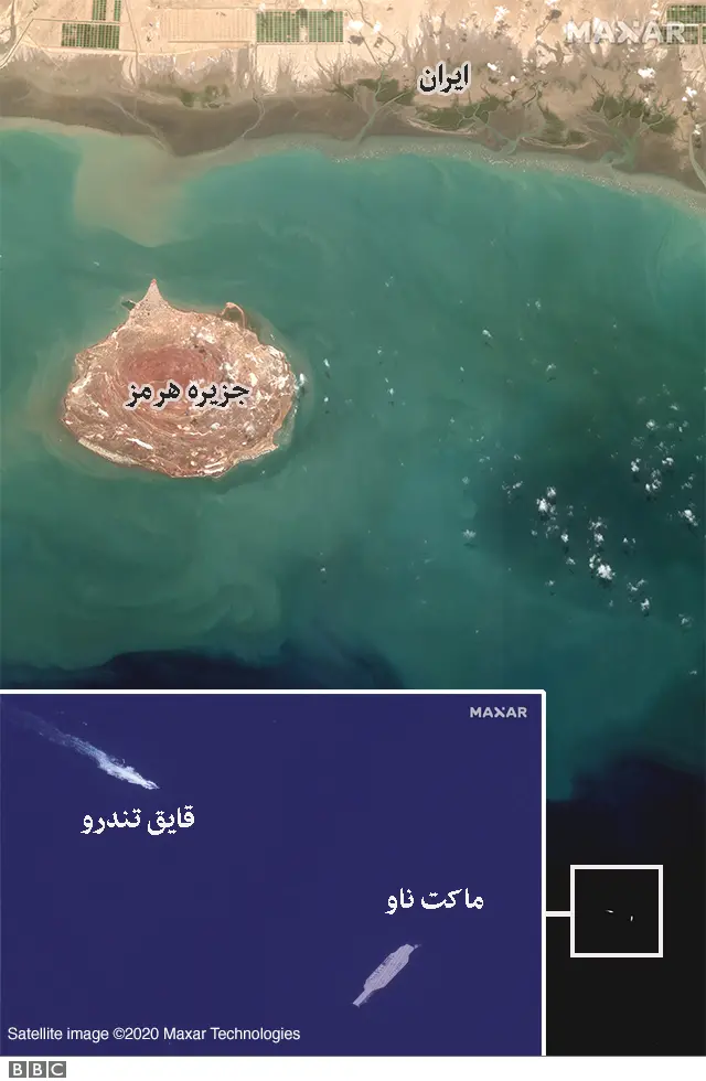 ماکت ناو هواپیمابر آمریکا در آبهای تنگه هرمز. یک قایق تندرو در حال نزدیک شدن به ماکت است (۵ مرداد ۱۳۹۹)