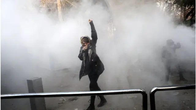 İran'daki sokak gösterilerinden bir kare