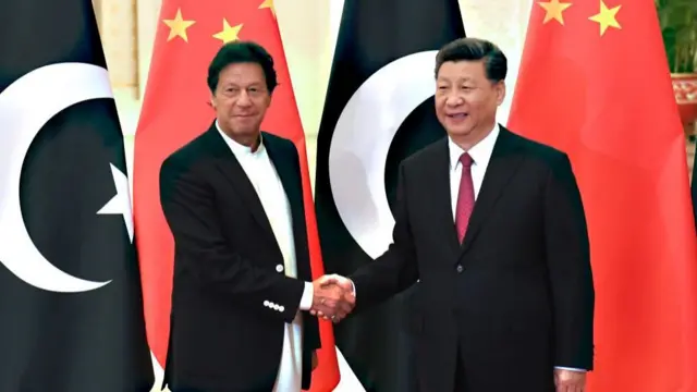 Xi Jinping con Imran Khan, primer ministro de la República Islámica de Pakistán.