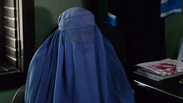 अफगानिस्तान महिला