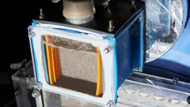 အမေရိကန် မြောက်ကယ်ရိုလိုင်းနား တက္ကသိုလ်က တပိုင်းလျှပ်ကူးပစ္စည်း semiconductors တွေ အသုံးပြု နေရောင်ခြည်ဖမ်းယူပြီး ကာဘွန်ဒိုင်အောက်ဆိုဒ်ကနေ လောင်စာဖြစ်အောင် ထုတ်ဖို့ ကြိုးစားနေ