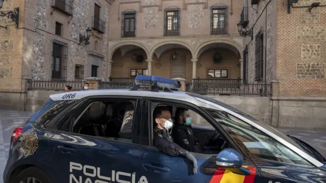 마드리드 시내를 순찰중인 경찰