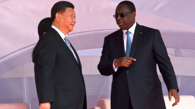 Xi Jinping et Macky Sall à la cérémonie d'inauguration de l'arène nationale de lutte construire par la Chine à Pikine, près de Dakar.
