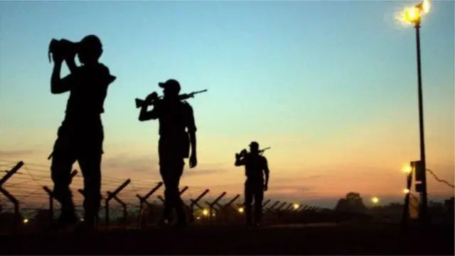 Ichki kiyim fotosuratlarida etuk ayollar