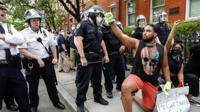 নিউ ইয়র্কের রাস্তায় বিক্ষোভ