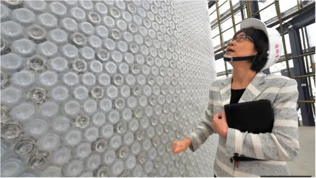 يمكن أن تُبعث الحياة من جديد في الأغراض المصنوعة من البلاستيك، التي نظن أنها أصبحت نفايات ليس إلا، وذلك عبر تحويلها لمواد بناء