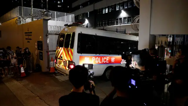 警方透露行动共拘捕四人,是首次经调查后就《国家安全法》作出行动。