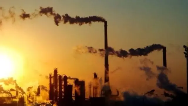 ภาพโรงงานปล่อยควัน