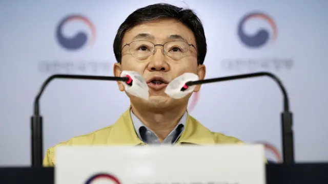13일 정례 브리핑에 참석한 권덕철 보건복지부 장관
